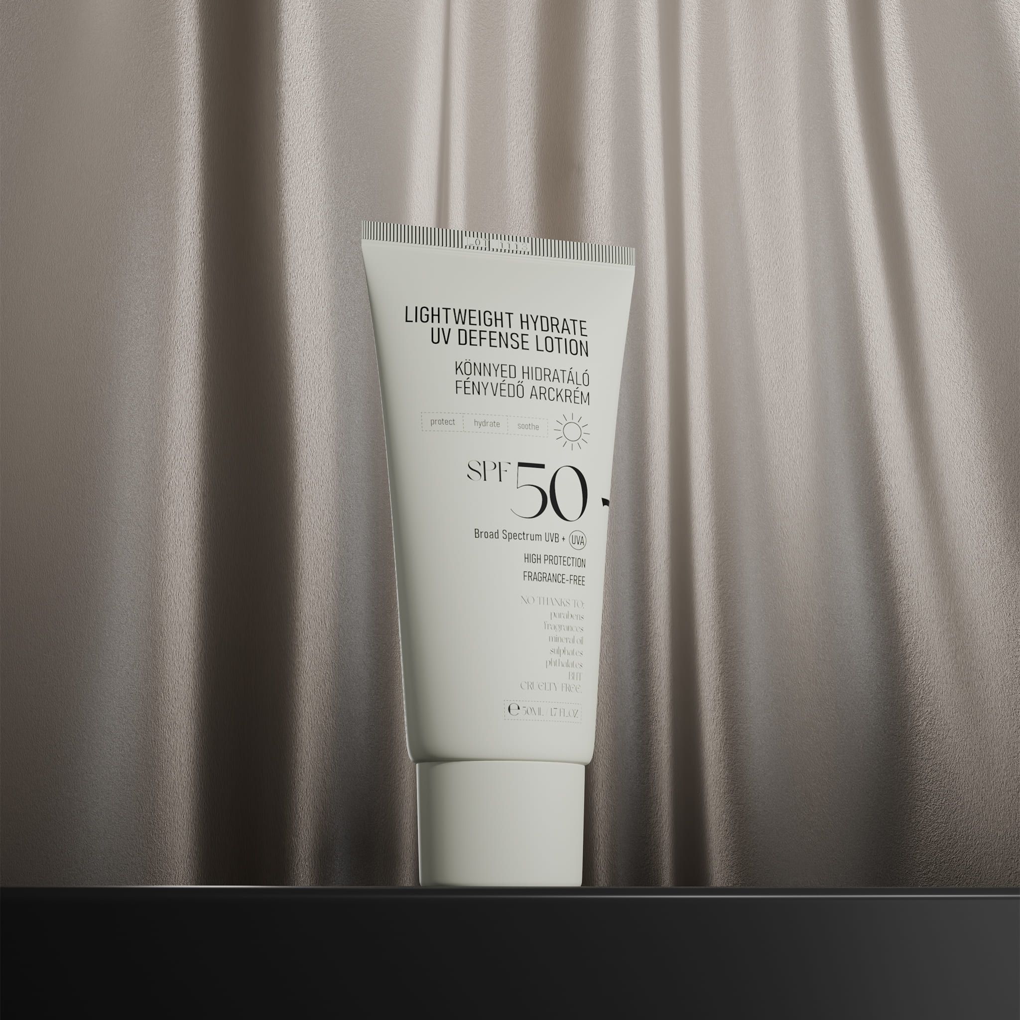 Tubo di crema con SPF 50.