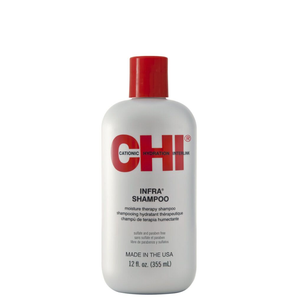 Flacone bianco con tappo rosso. Etichetta CHI Infra Shampoo. Testo: moisture therapy shampoo, 12 fl. oz.