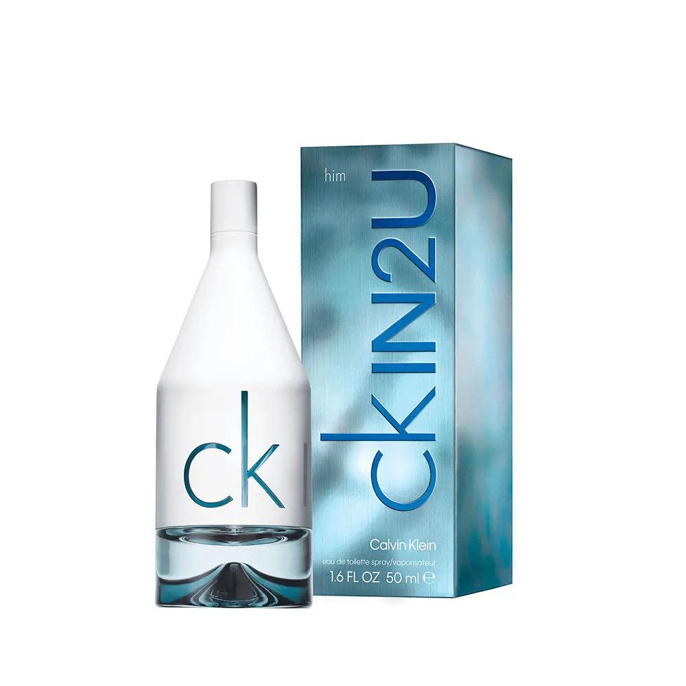 Flacone e confezione di Calvin Klein CKIN2U for him. Flacone bianco, confezione blu con scritta CKIN2U.