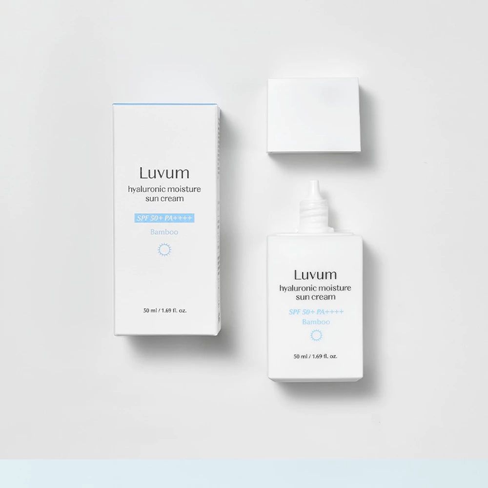 Crema idratante LUVUM all'acido ialuronico SPF 50+ PA++++ in confezione. Tubo e scatola bianchi con testo blu.