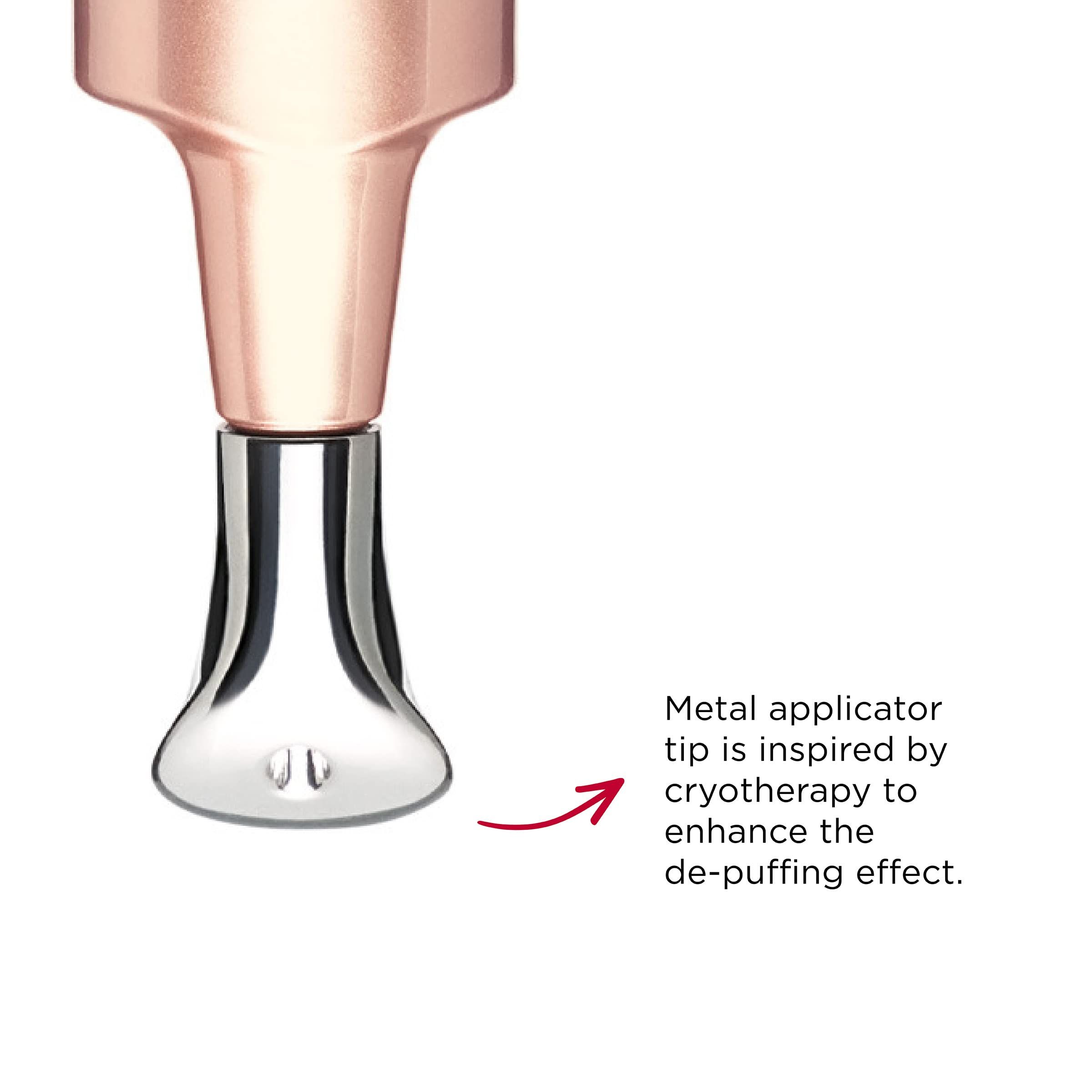 Punta applicatore metallica. Argentata, a forma di goccia. Testo: 'Metal applicator tip is inspired by cryotherapy'.