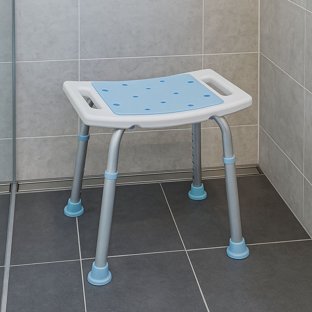Sgabello da doccia blu e bianco, gambe regolabili. In ambiente bagno.