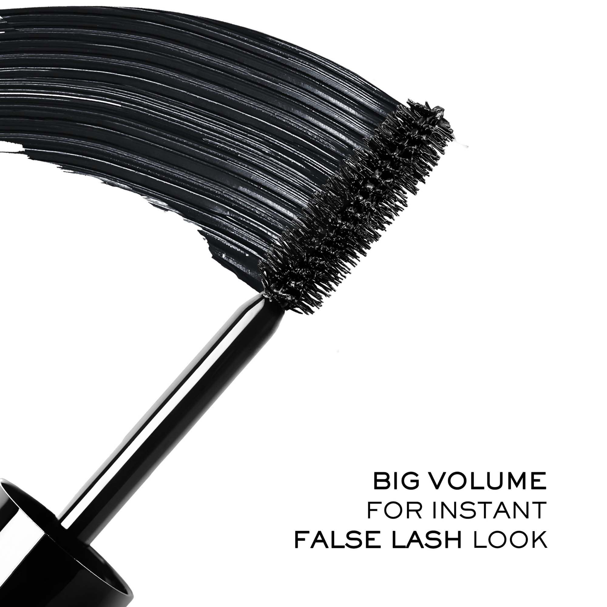 Spazzola per mascara nera con traccia di mascara nero. Testo: BIG VOLUME FOR INSTANT FALSE LASH LOOK.