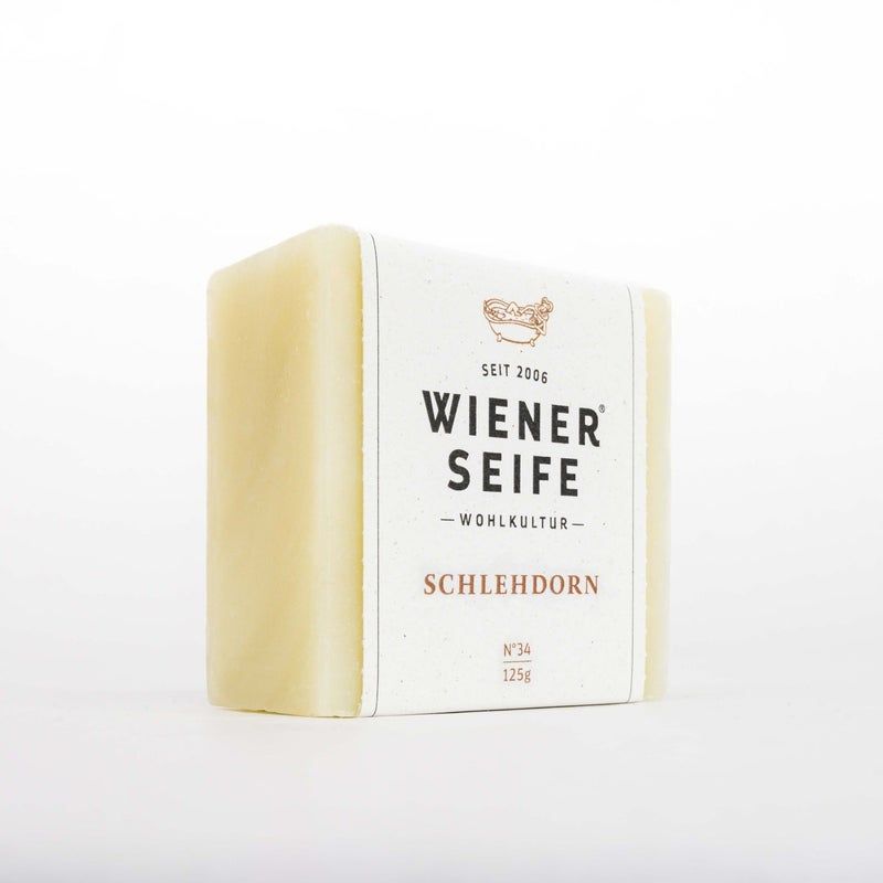 Sapone rettangolare con etichetta di carta. Scritta: Wiener Seife, Schlehdorn, N°34, 125g.