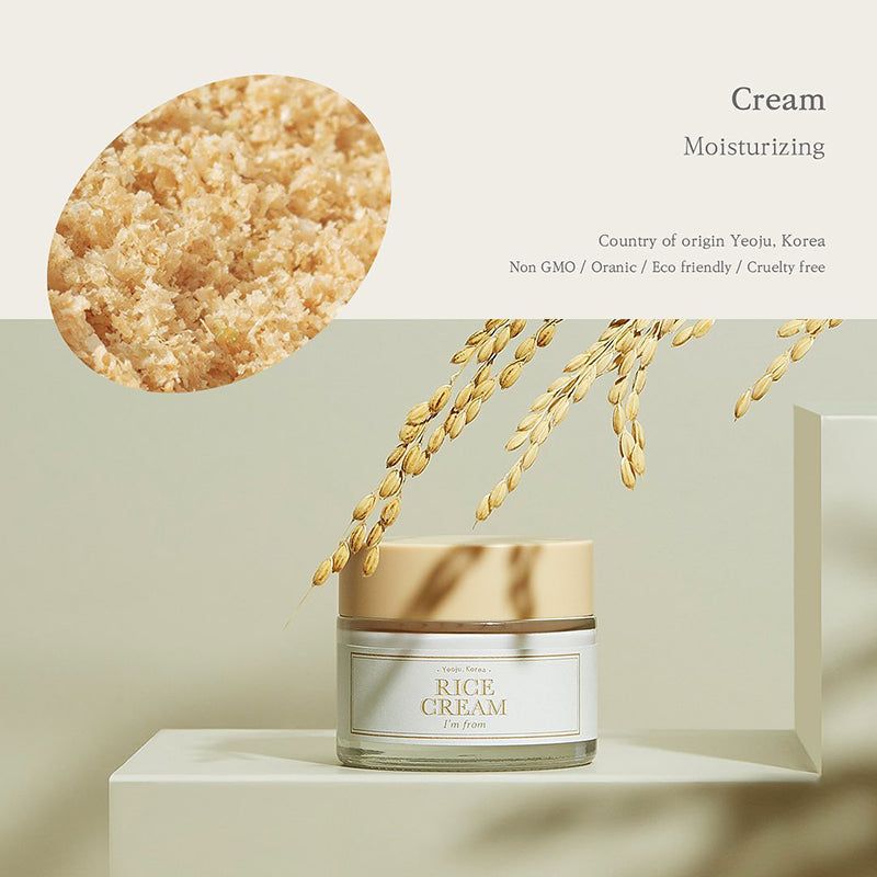 Vasetto di vetro con coperchio beige. Scritta: Rice Cream, I'M FROM. Texture di riso e spighe di riso sullo sfondo.