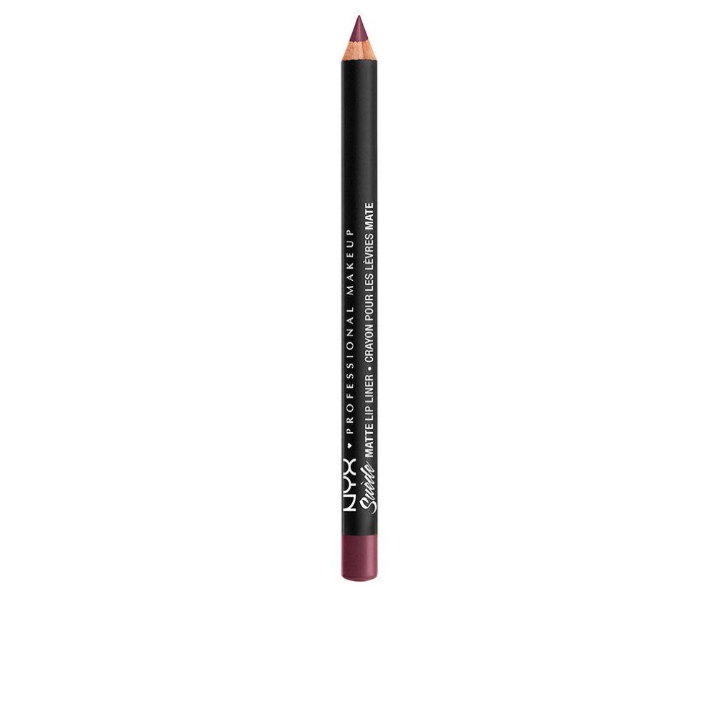 Matita labbra. Nera, con nome del prodotto e tonalità. Punta prugna. Scritta: NYX Professional Makeup.