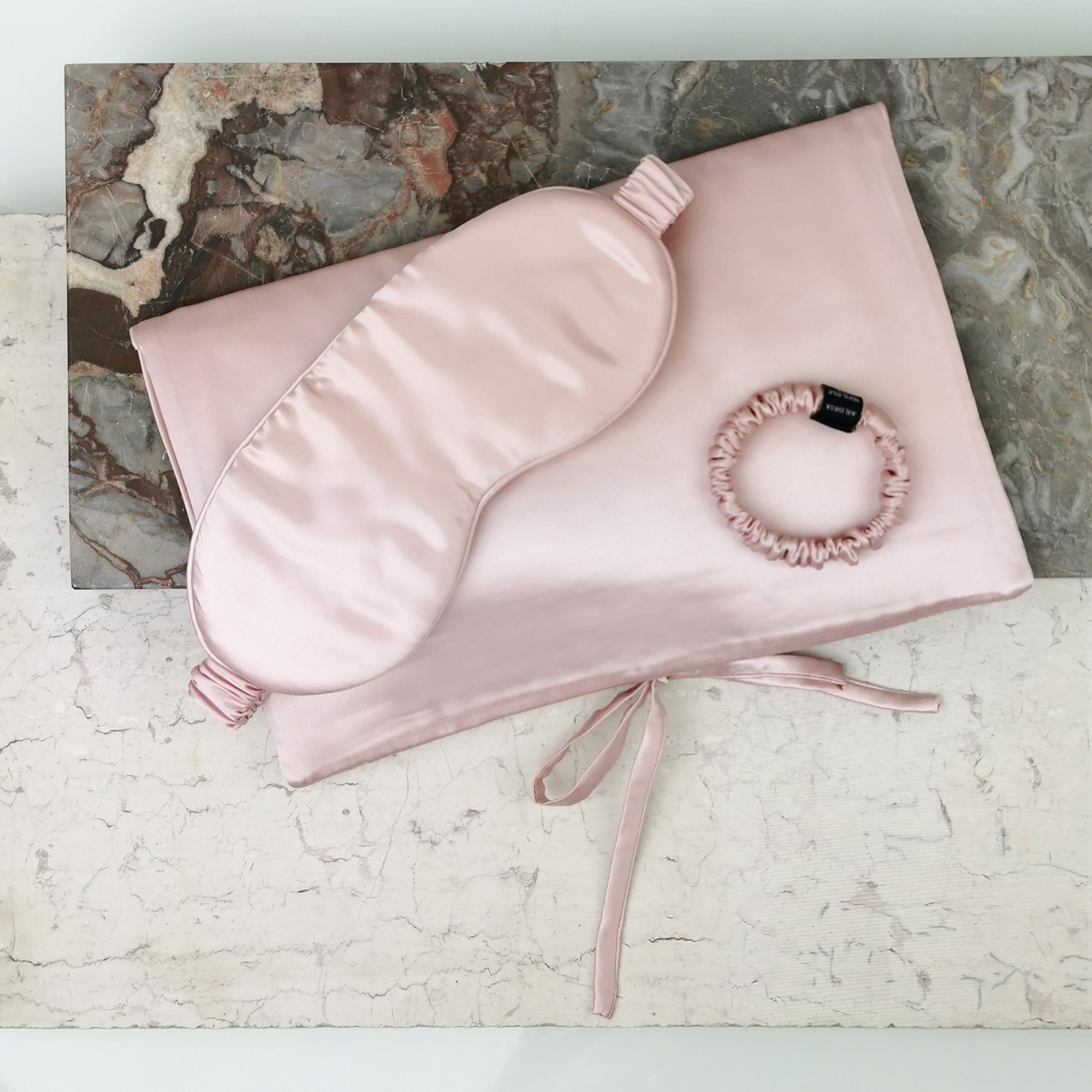 AILORIA Travel Set Beauty S - borsa di seta, maschera per il sonno e scrunchie S