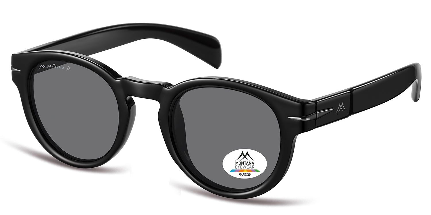 Occhiali da sole neri, vista laterale. Lenti rotonde, logo Montana Eyewear sull'asta e sulla lente. Lenti polarizzate.