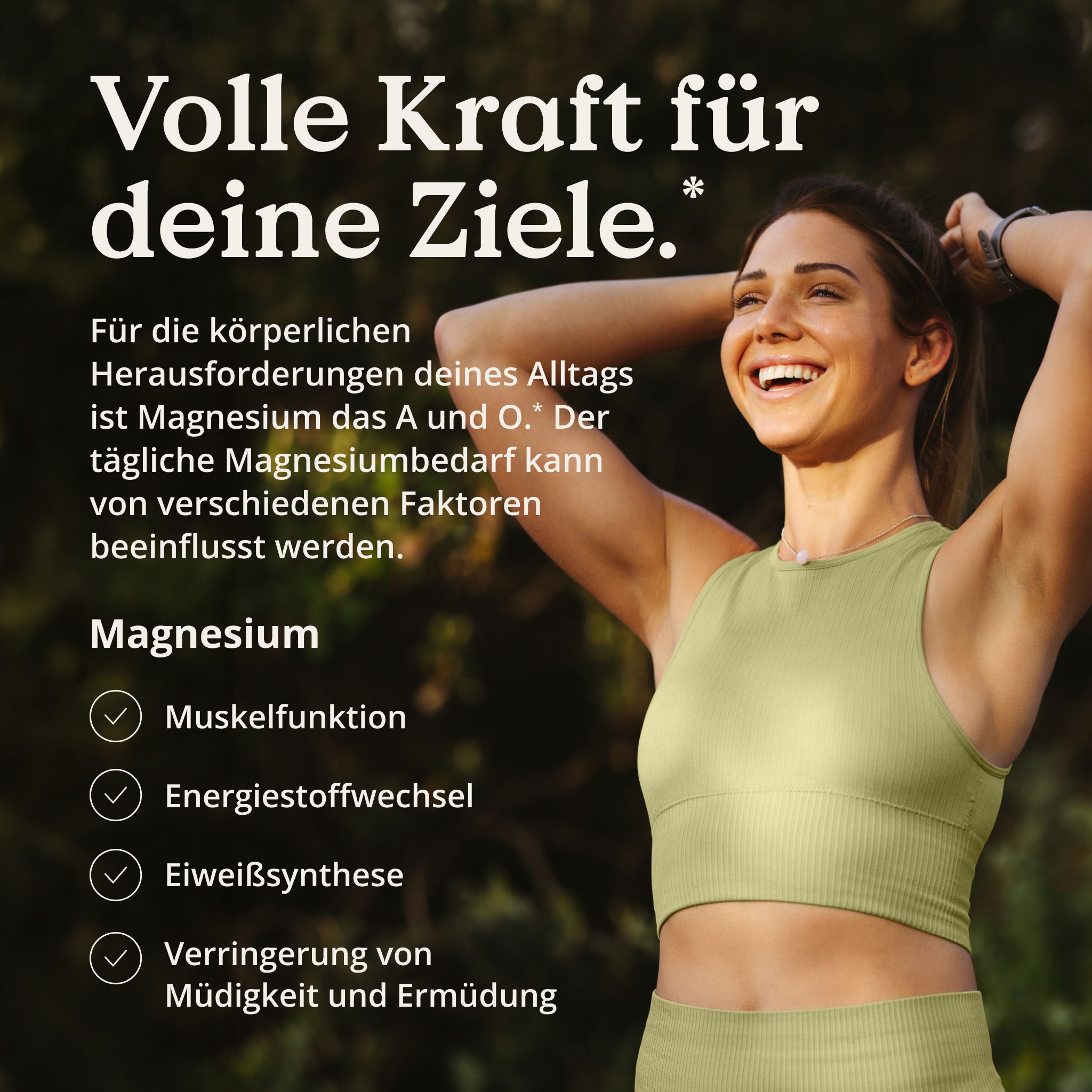 Donna sorridente in abbigliamento sportivo. Testo: Piena forza per i tuoi obiettivi. Magnesio per la funzione muscolare.