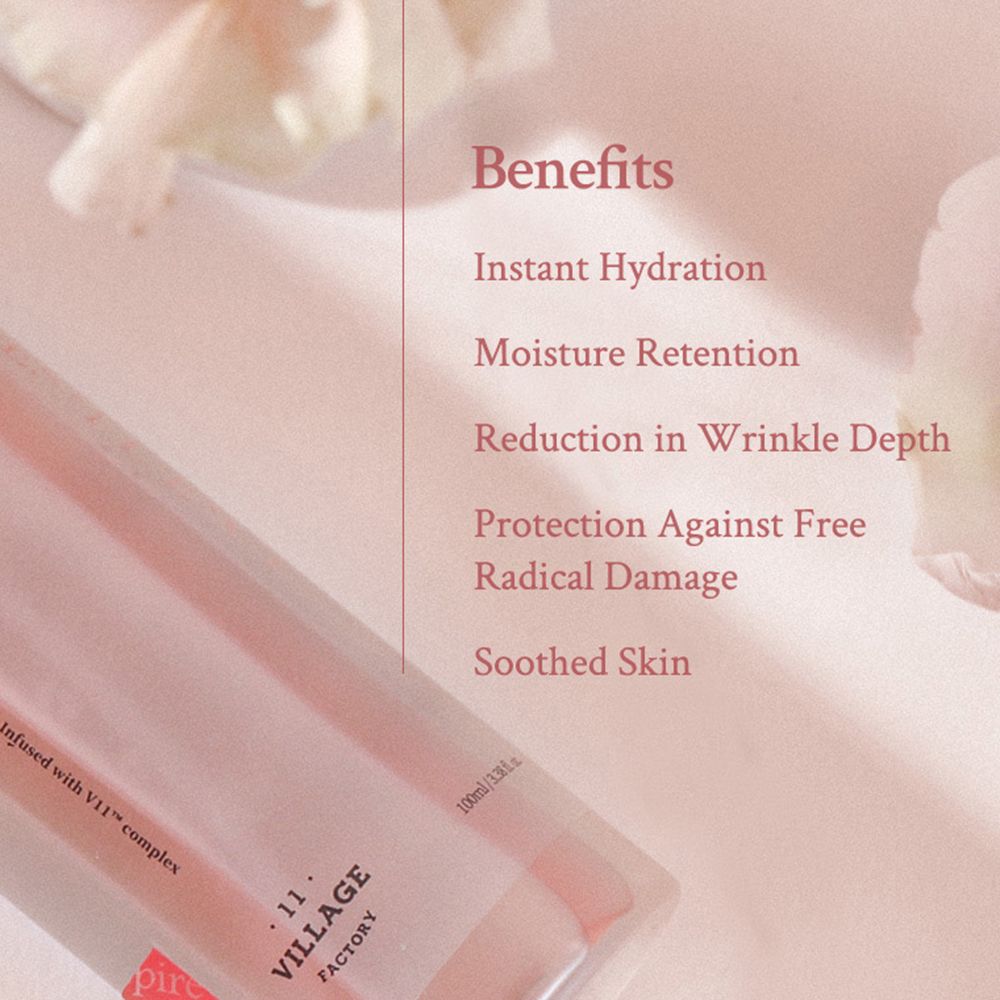 Testo sui benefici del siero viso. Scritta: Idratazione istantanea, Ritenzione idrica, ecc.