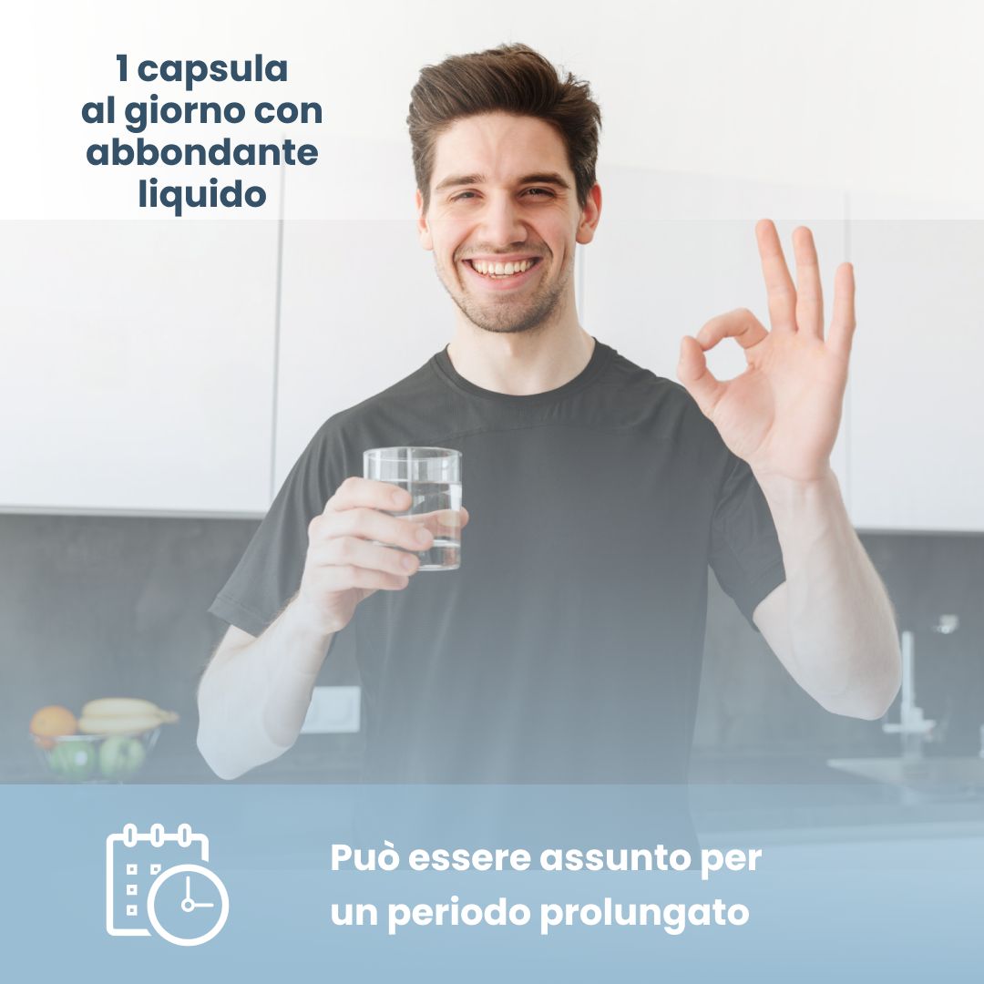 Uomo fa segno OK con un bicchiere d'acqua e un flacone Zinco 15 PUR.