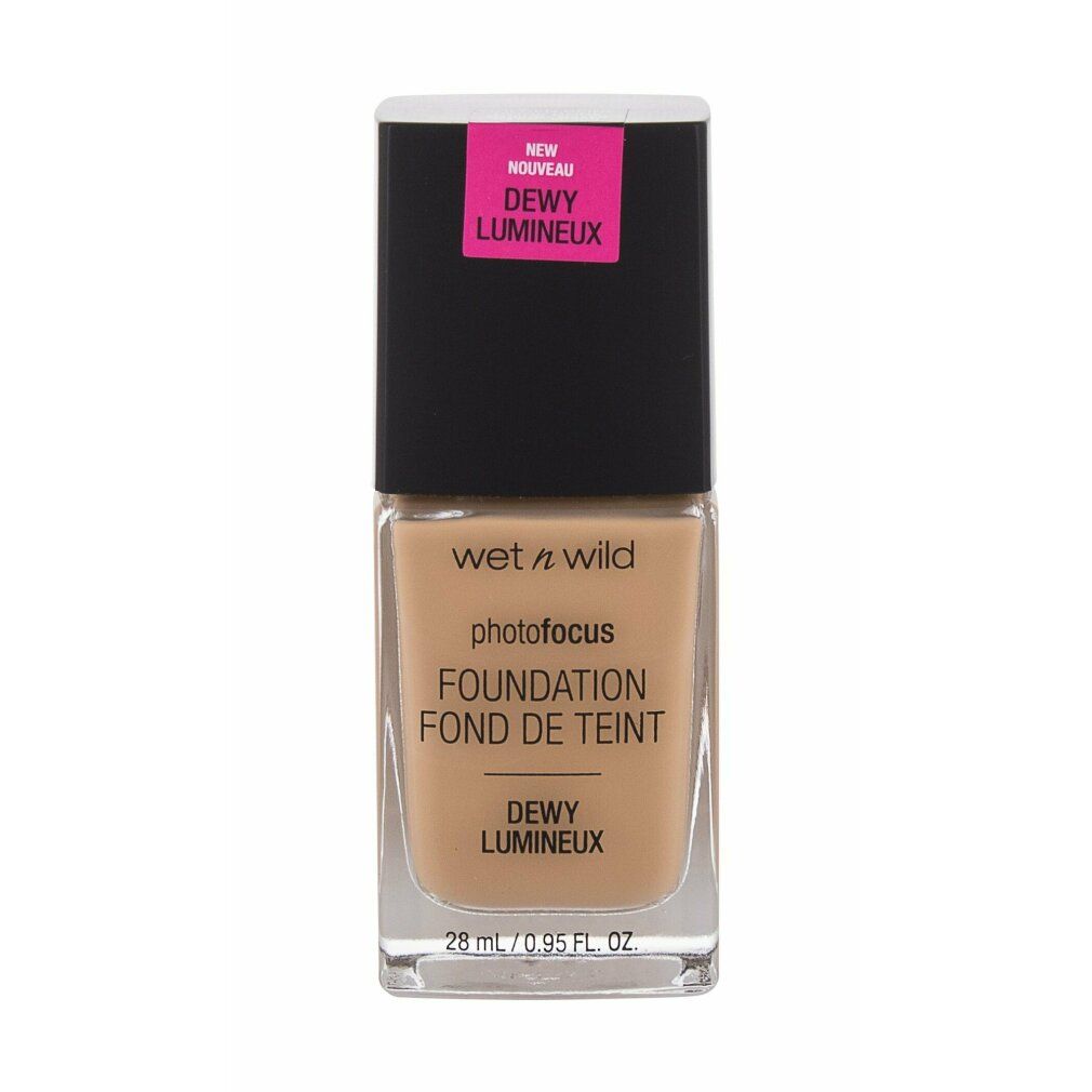 Fondotinta liquido Wet n Wild Photo Focus in flacone di vetro, tappo nero, adesivo rosa. Scritta: Dewy Lumineux.