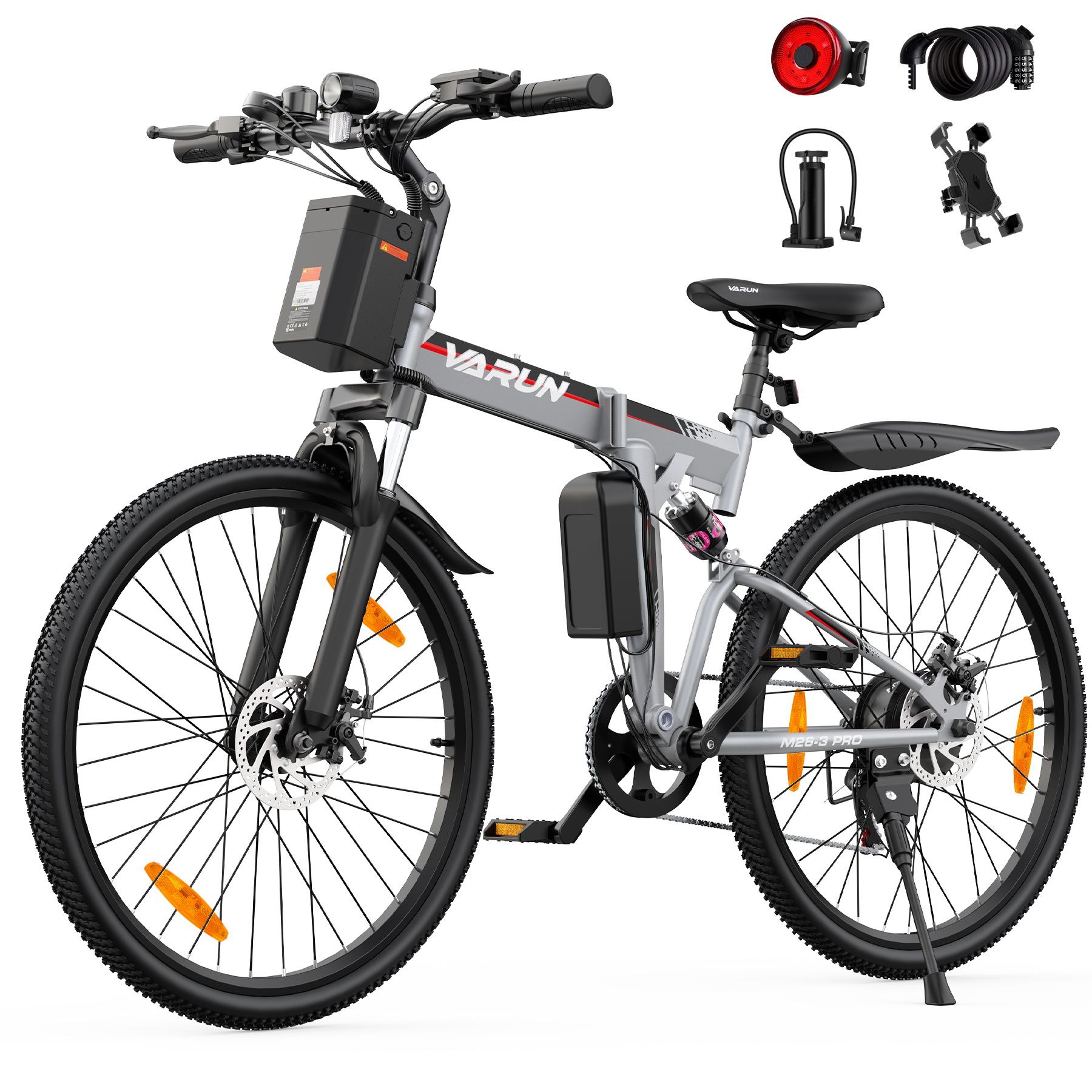 E-bike pieghevole argento, telaio e pneumatici neri. Accessori: fanale posteriore, pompa, supporto telefono.