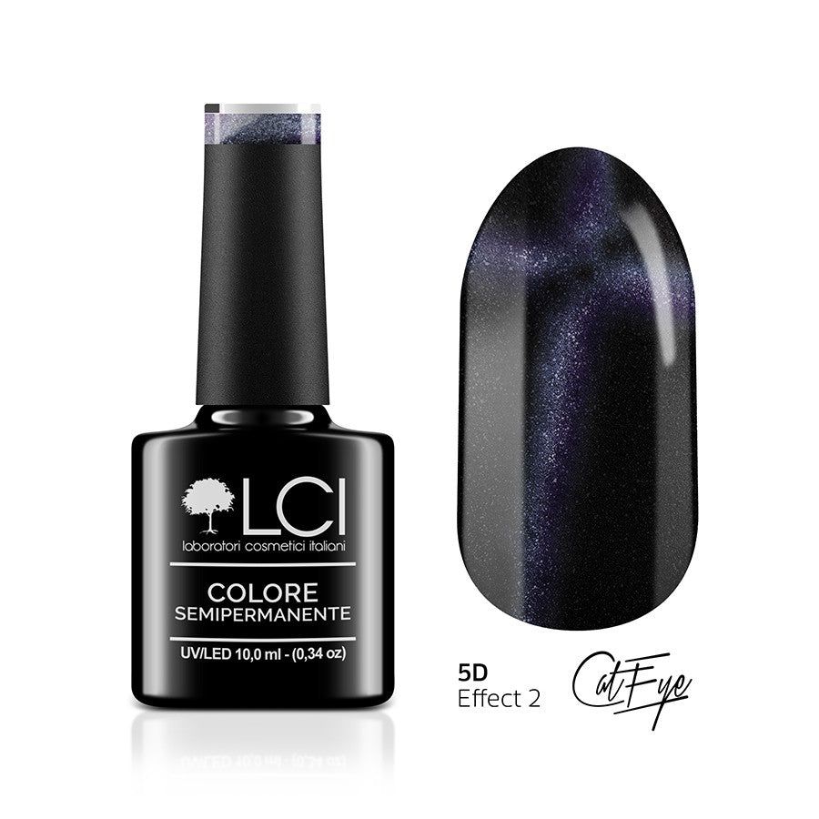 Flacone di smalto e unghia smaltata nero-viola. Scritta: LCI, COLORE SEMIPERMANENTE, UVLED 10,0 ml. 5D Cat Eye.