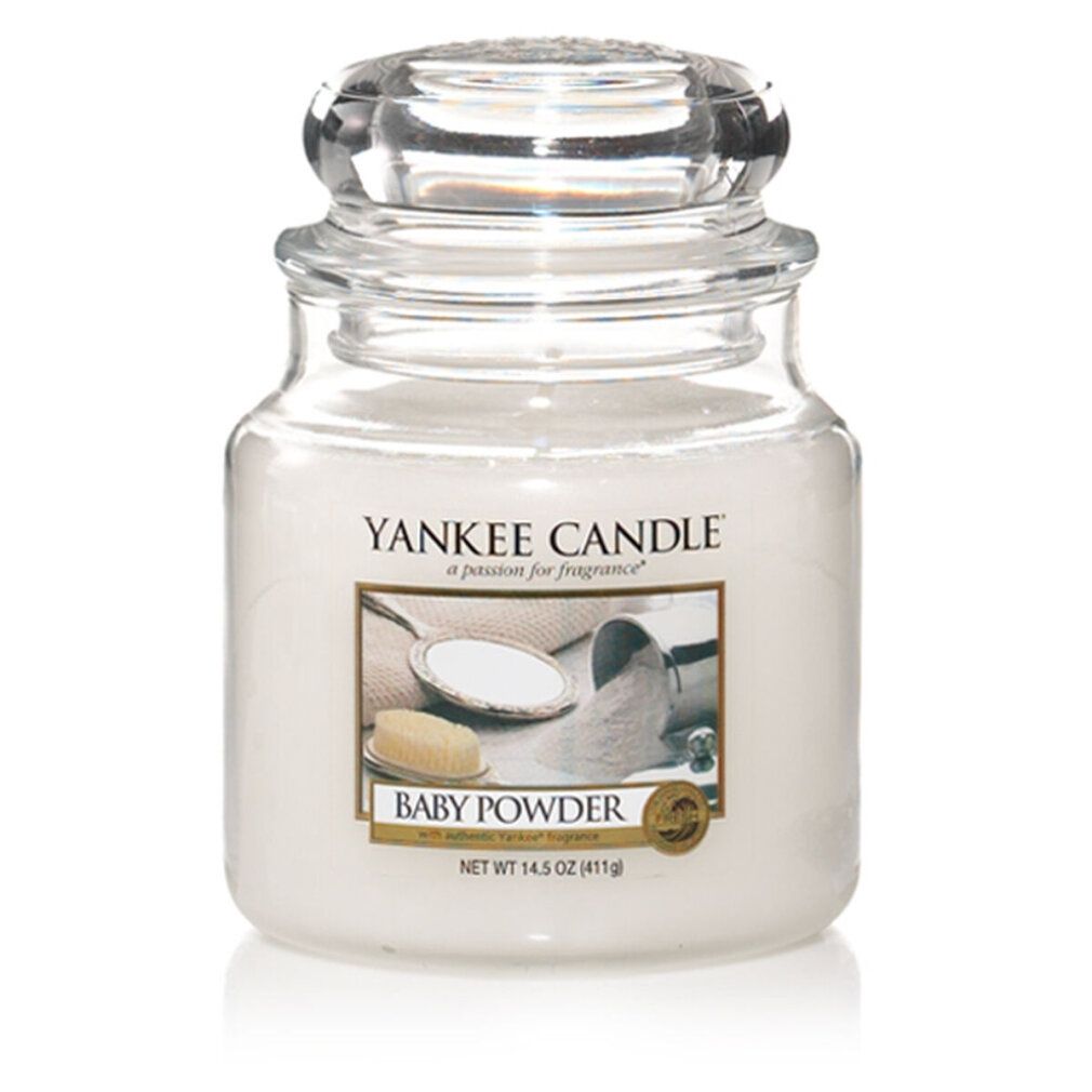Candela profumata Yankee Candle Baby Powder in vaso con coperchio. Etichetta con immagine del prodotto. Peso: 411g.