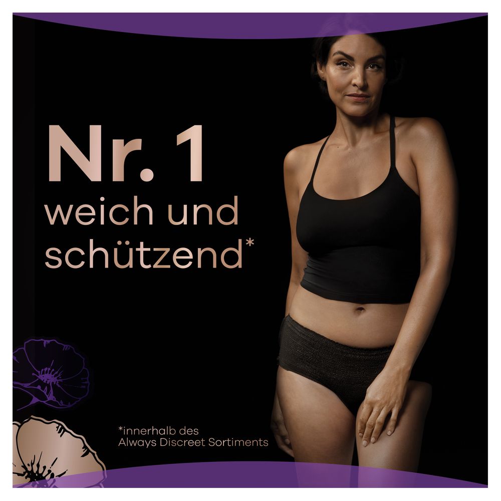 Donna con top nero e pants per incontinenza. Scritta: N. 1 morbido e protettivo. Sfondo nero.