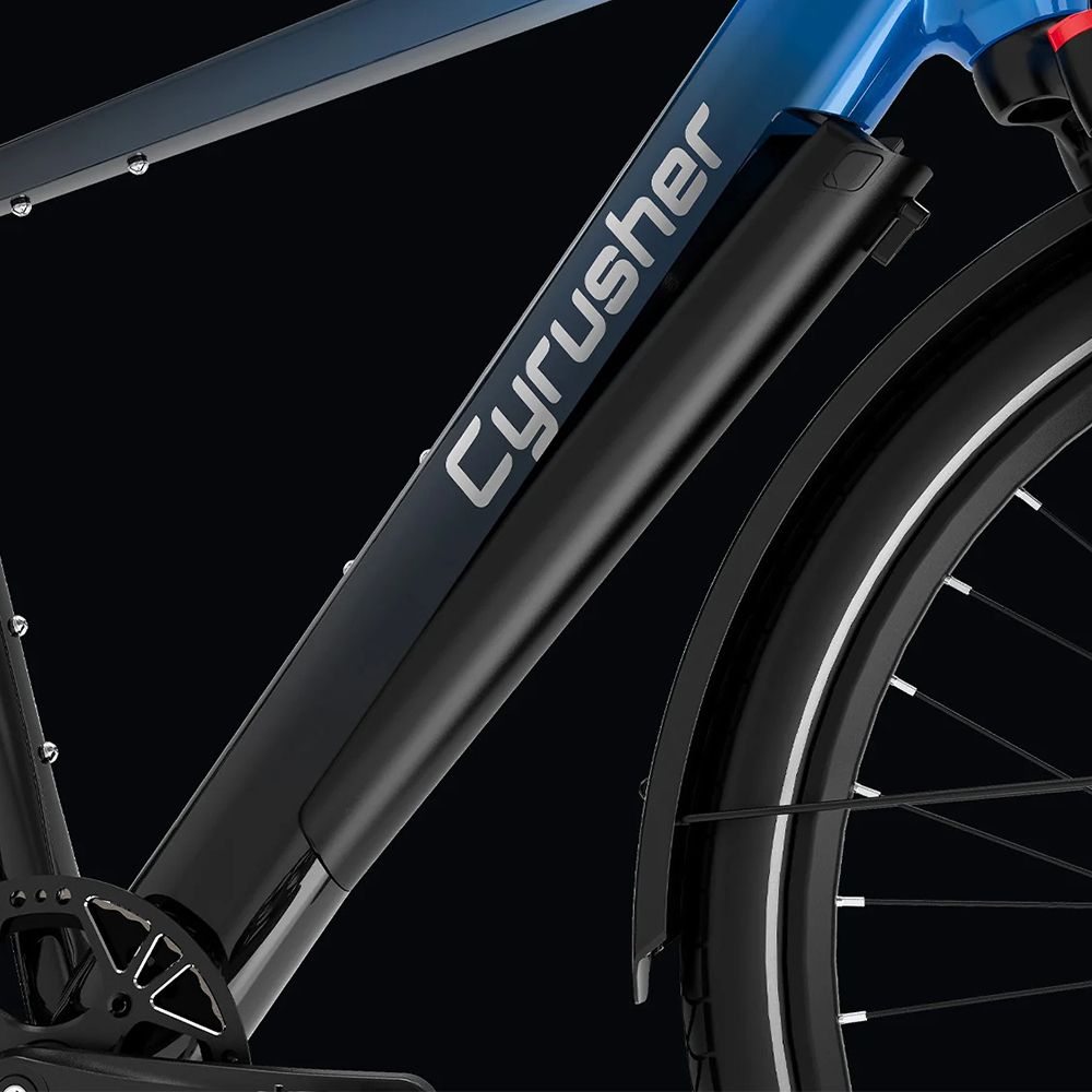 Primo piano del telaio di una e-bike. Mostra la scritta 'Cyrusher' e la batteria.