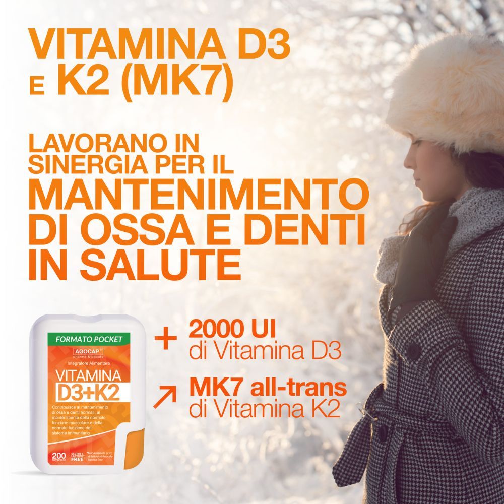 Donna in inverno con testo su vitamina D3 e K2. Rappresentata una confezione di 'Vitamina D3+K2'.
