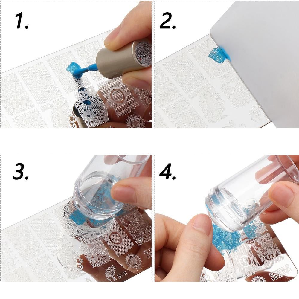 Quattro immagini mostrano l'applicazione di un timbro. Il timbro viene tamponato con lo smalto e premuto su uno stencil.