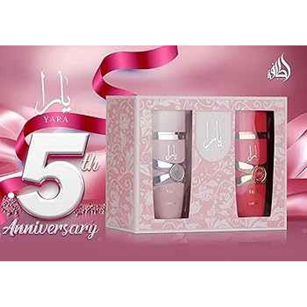 Set regalo con due flaconi di profumo rosa e rossi, confezionati in una scatola rosa con accenti argentati.