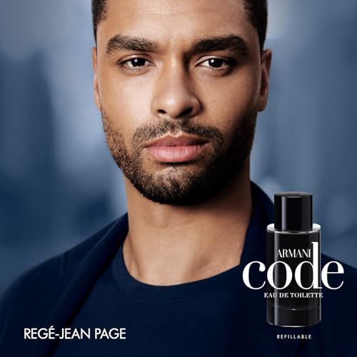 Uomo con blazer nero. Piccolo flacone: ARMANI CODE Eau de Toilette. Testo: REGÉ-JEAN PAGE.