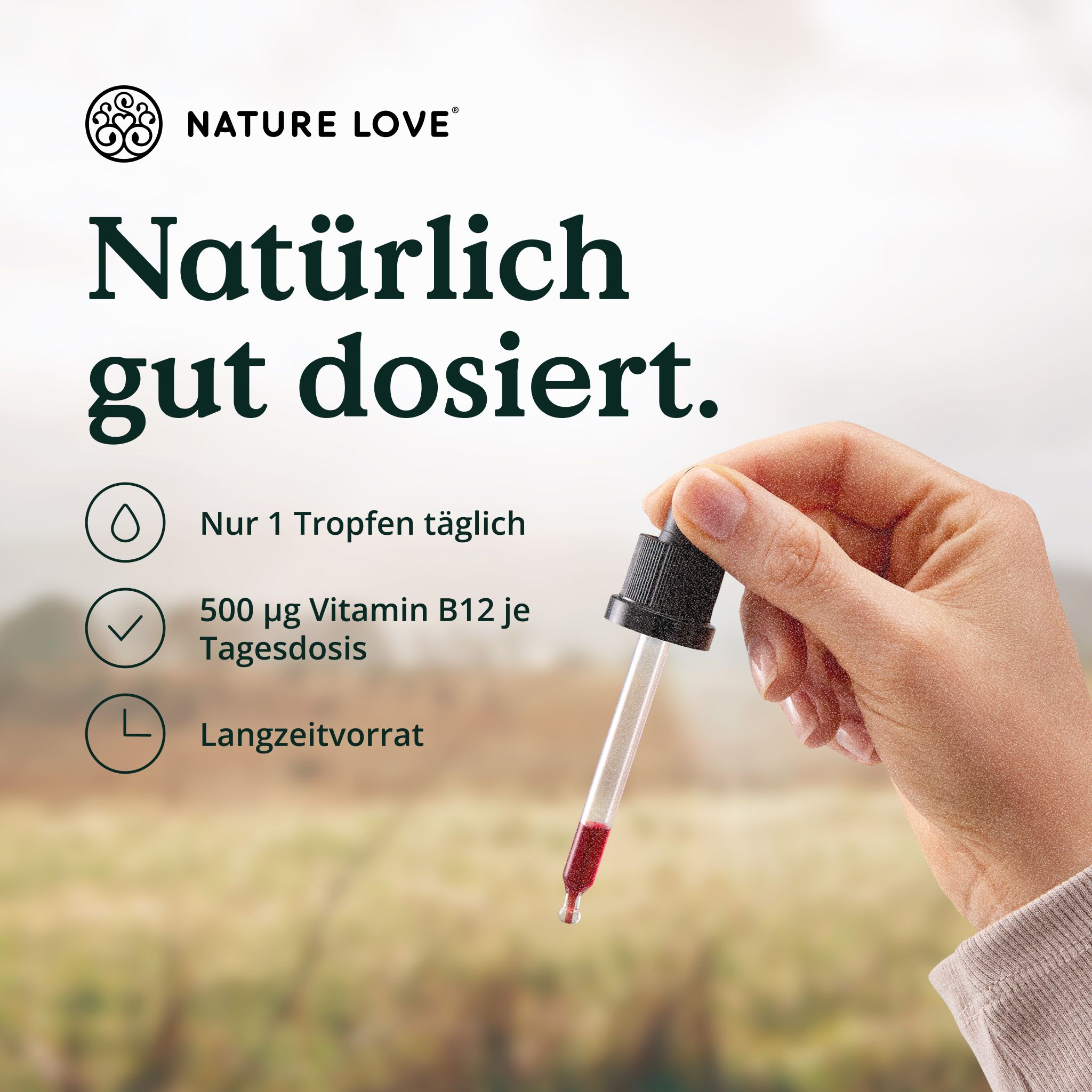 Mano che tiene un contagocce con liquido rosso, con testo sul dosaggio della vitamina B12.