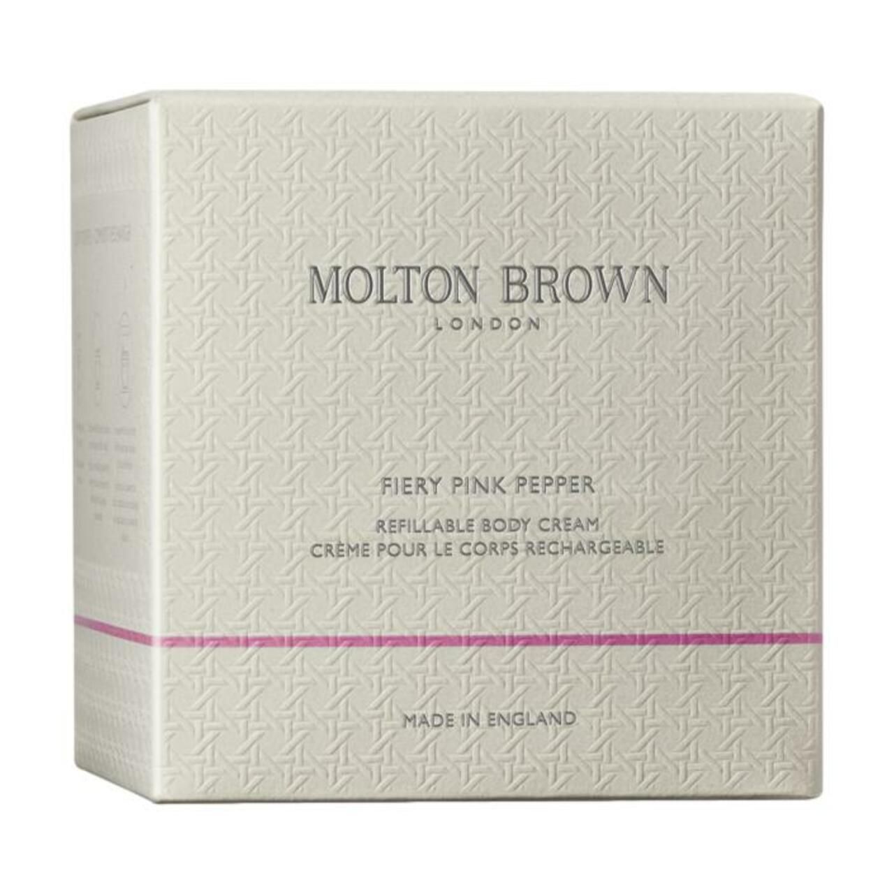 Confezione quadrata. Logo Molton Brown e nome del prodotto. Testo: Fiery Pink Pepper, Refillable Body Cream. Made in England.