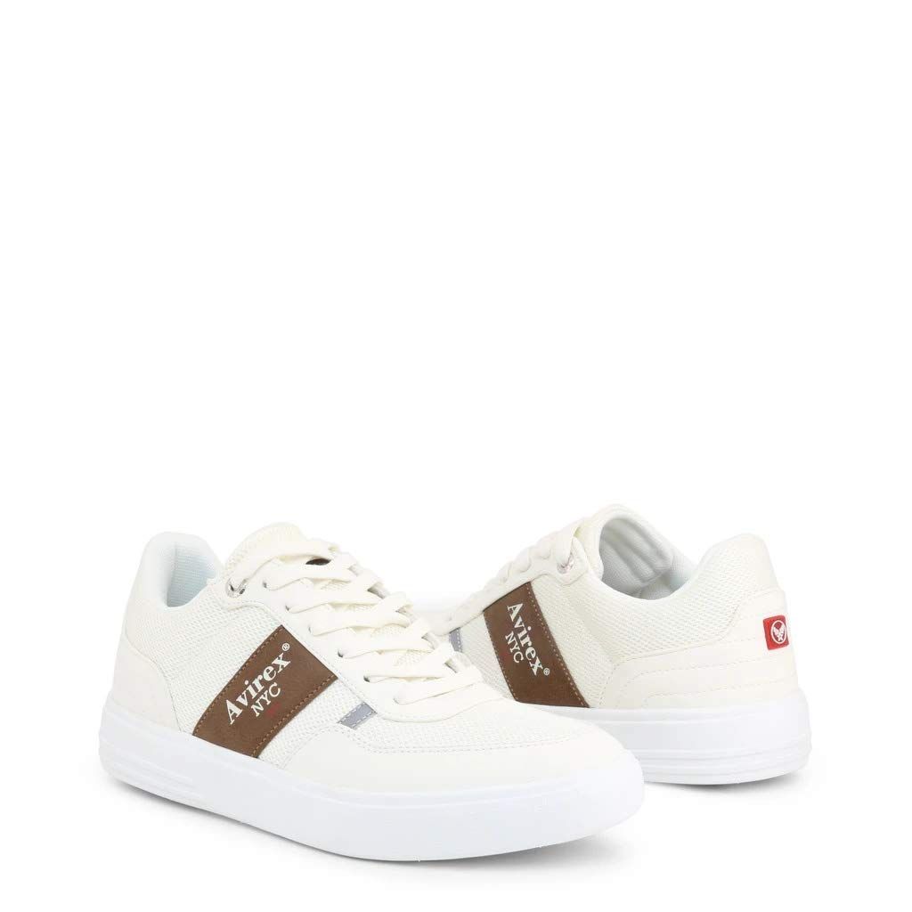 Due sneakers bianche con strisce marroni e scritta Aviirex NYC. Accenti rossi. Lacci.