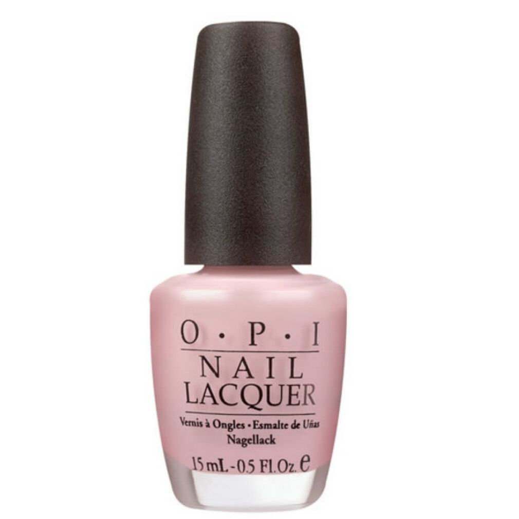 Smalto per unghie rosa OPI. Flacone in vetro con tappo nero. Scritta: OPI NAIL LACQUER. 15ml/0.5 fl oz.
