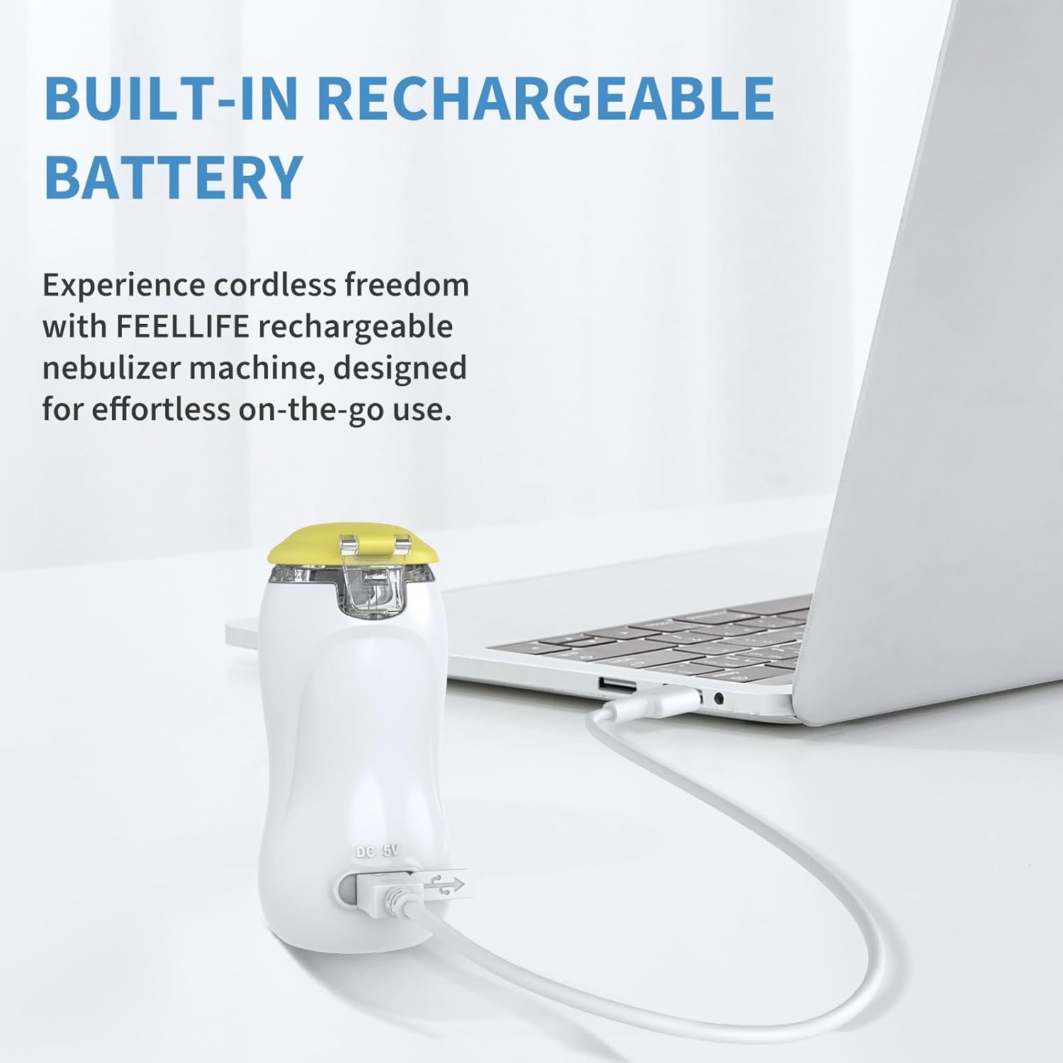 Inalatore bianco con coperchio giallo, collegato a un laptop. Testo: BUILT-IN RECHARGEABLE BATTERY.