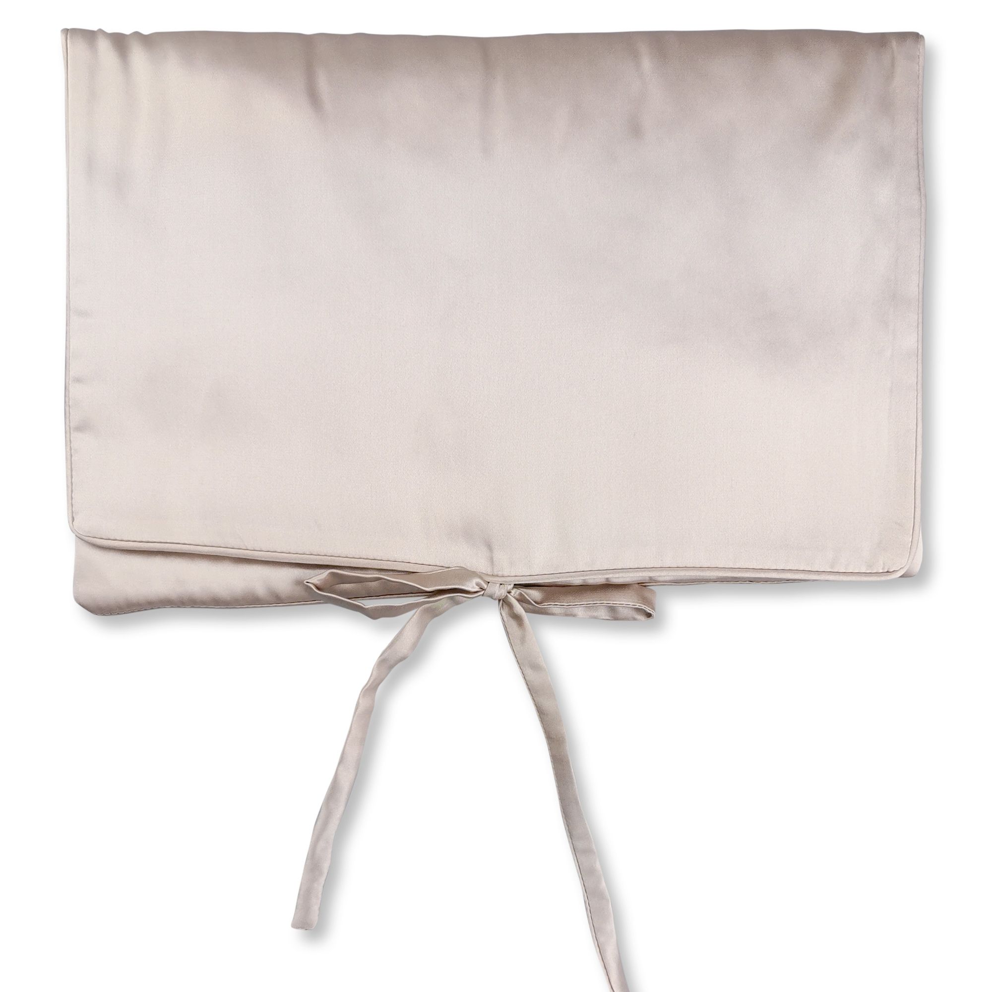 Federa in seta beige con laccetto.