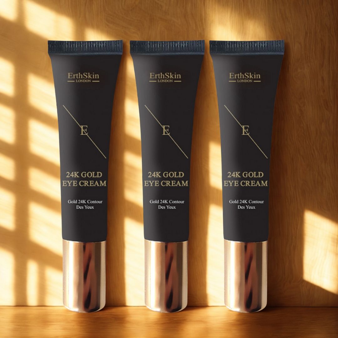 Tre tubi di crema per gli occhi con tubi neri e tappi dorati. Scritta: ErthSkin London, 24K Gold Eye Cream.