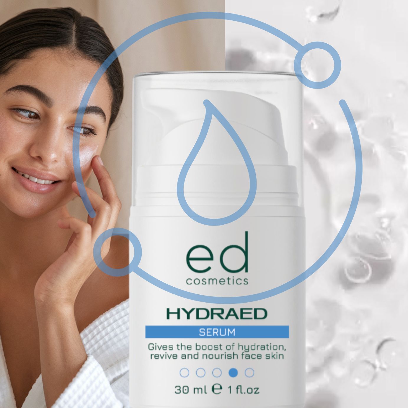 Donna che applica il prodotto. Flacone bianco con dosatore. Scritta "ed cosmetics" e "HYDRAED SERUM". Striscia blu con testo. 30 ml e 1 fl.oz.