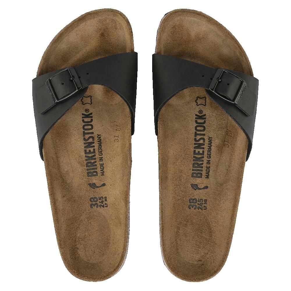 Due sandali Birkenstock Madrid BF normale neri. Plantare in sughero, tomaia nera con fibbia. Marchio visibile.