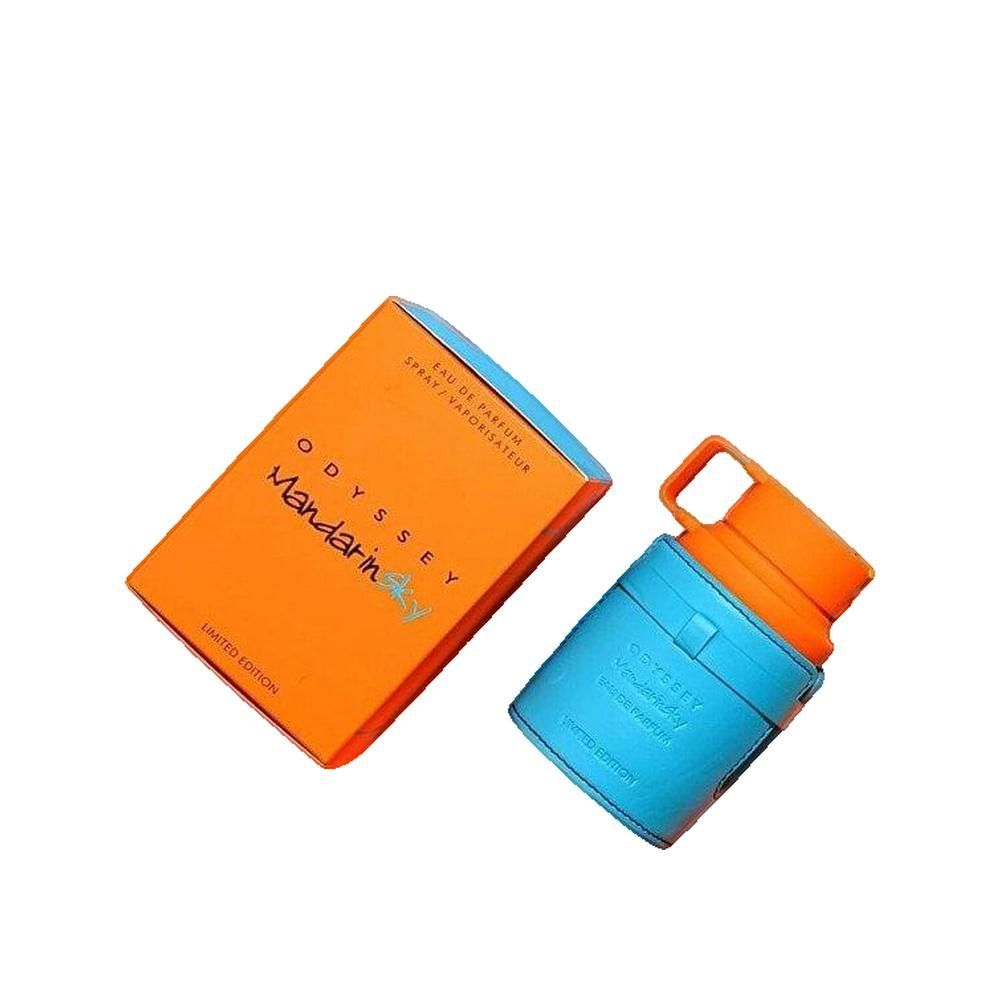 Confezione arancione e flacone turchese con tappo arancione. Scritta: Odyssey Mandarin Sky.