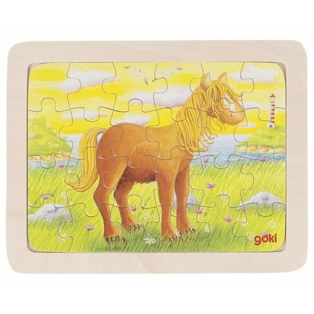 Puzzle in legno con cavallo, 15 pezzi. Il cavallo è in un prato. Logo Goki.