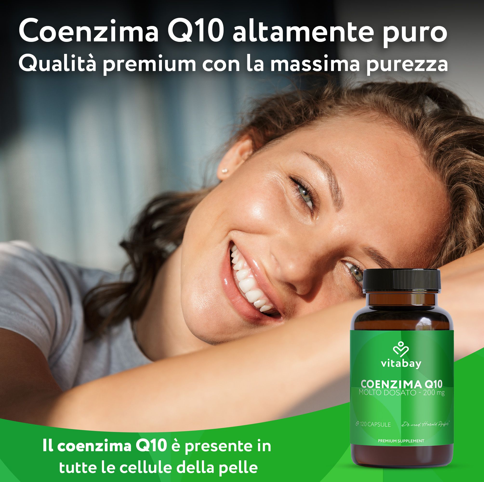 Donna sorridente. Flacone marrone con etichetta verde. Testo: Coenzima Q10, 200mg. Logo Vitabay.
