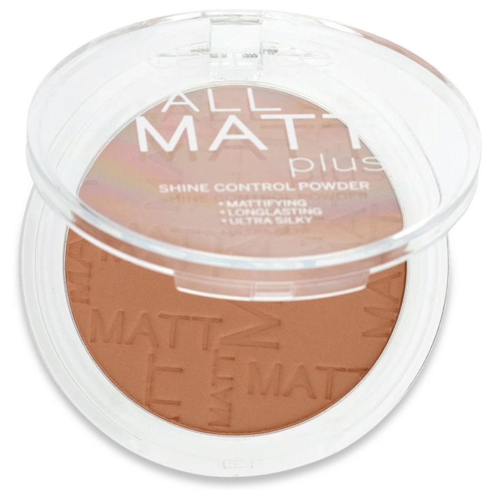 Cipria compatta con coperchio trasparente. Scritta "ALL MATT plus SHINE CONTROL POWDER".