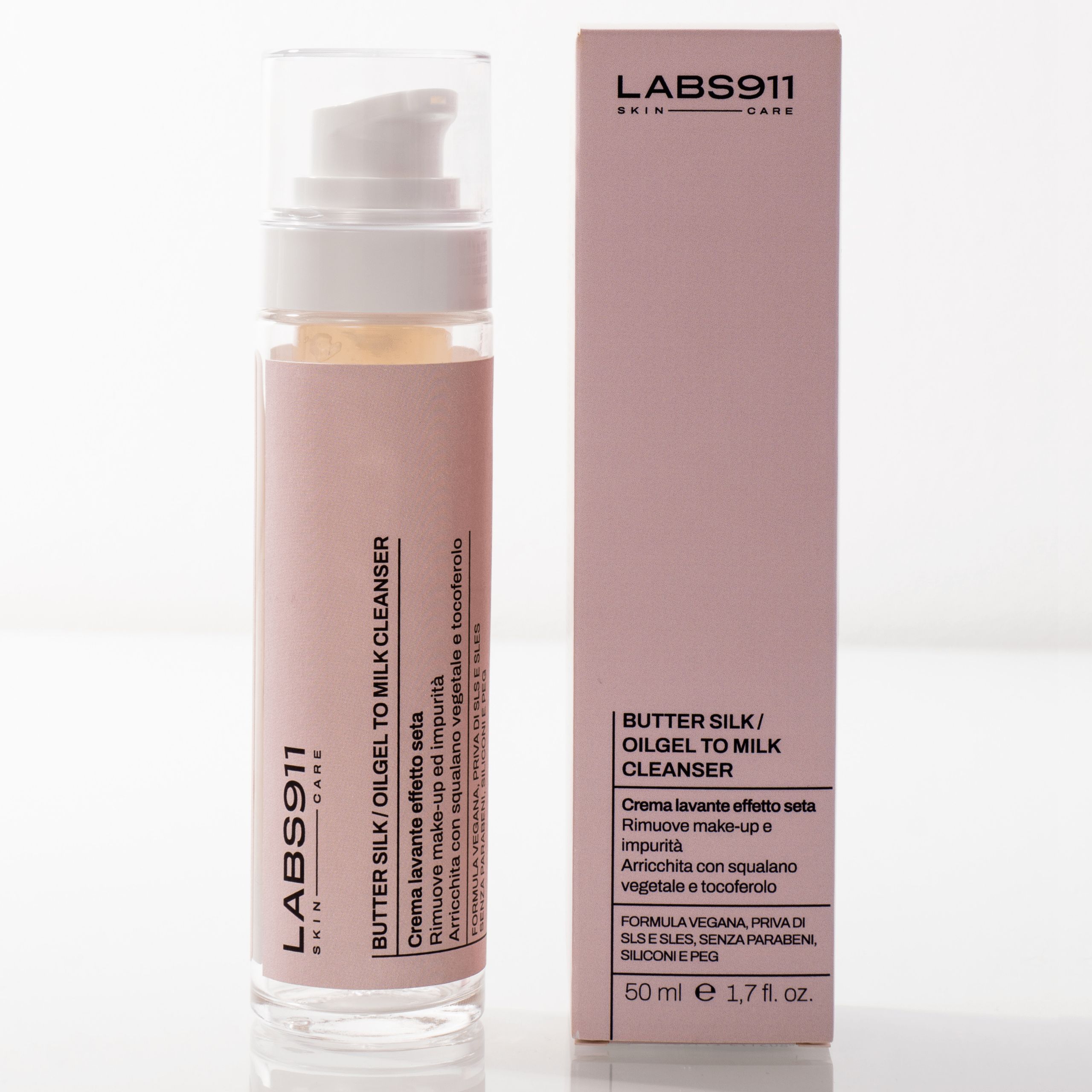 Flacone e confezione del prodotto. Nome prodotto: Butter Silk/Oilgel to Milk Cleanser. Testo: 50 ml, 1.7 fl. oz. Sfondo rosa.