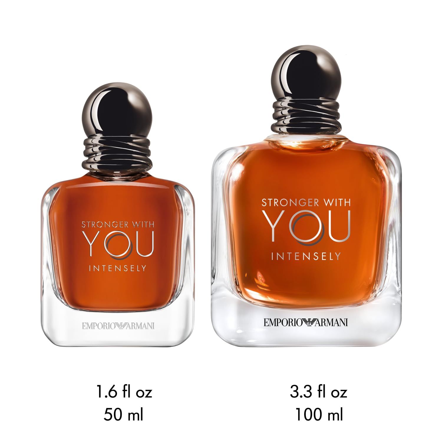 Due flaconi in vetro. Sinistra: 1.6 fl oz 50 ml. Destra: 3.3 fl oz 100 ml. Scritta: Stronger With You Intensely, Emporio Armani.