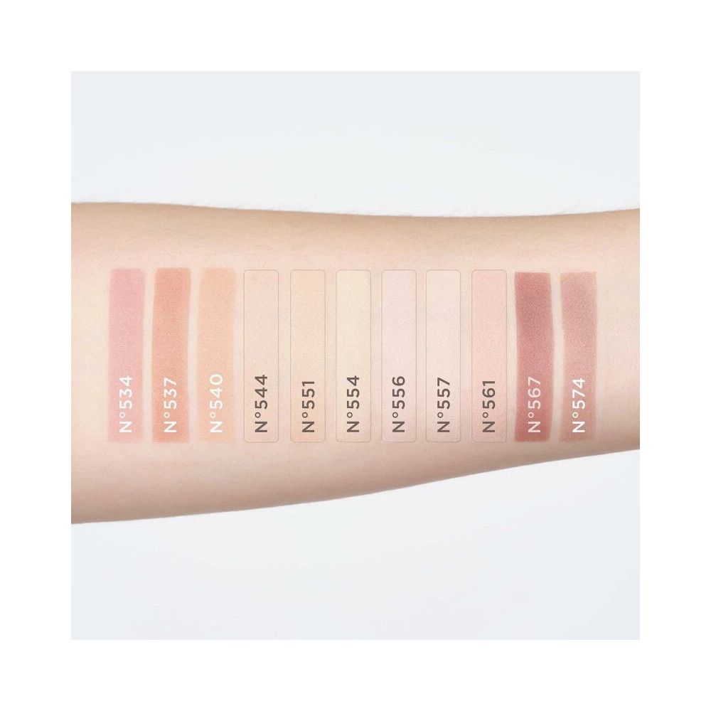 Braccio con 12 campioni di colore Artdeco Lidschatten Matt. Numeri: 534, 537, 540, 544, 551, 554, 556, 557, 561, 567, 574.