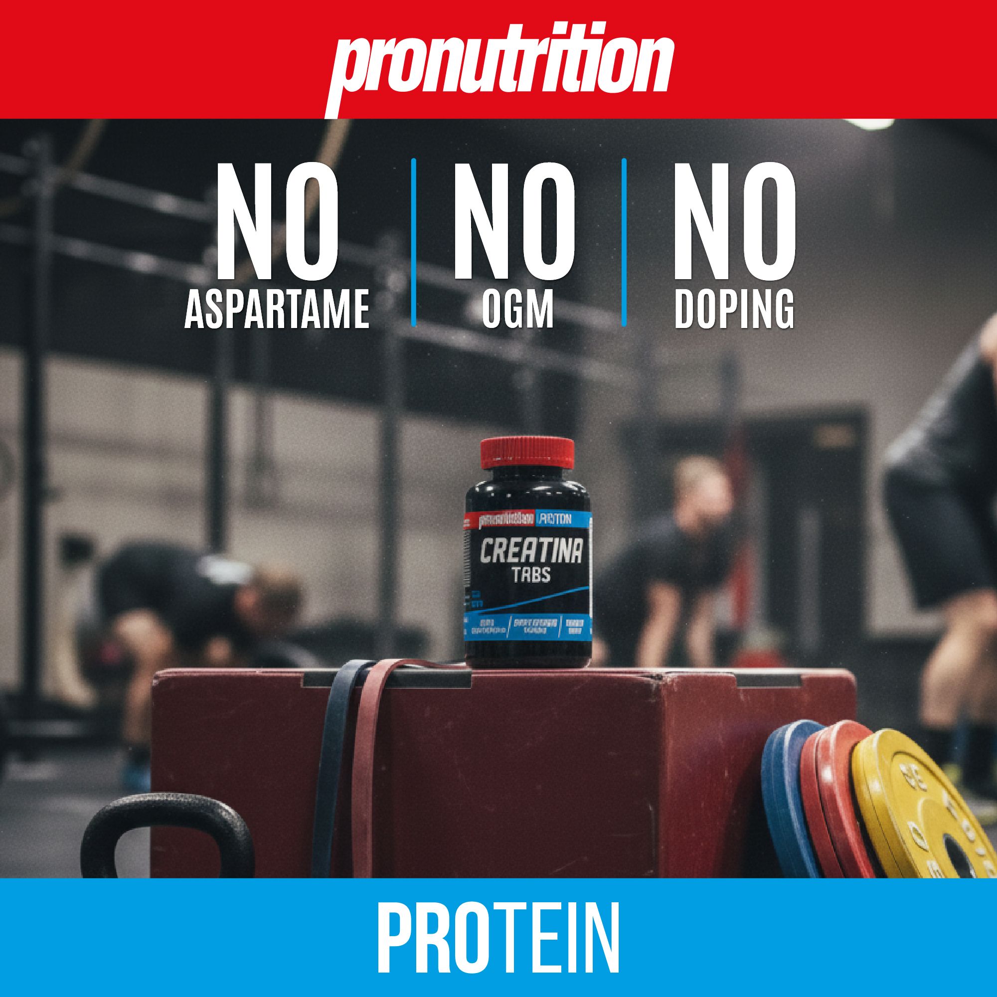 Flacone nero con tappo rosso, Creatina Tabs. Scritte: NO Aspartame, NO OGM, NO Doping. Atleti sullo sfondo.