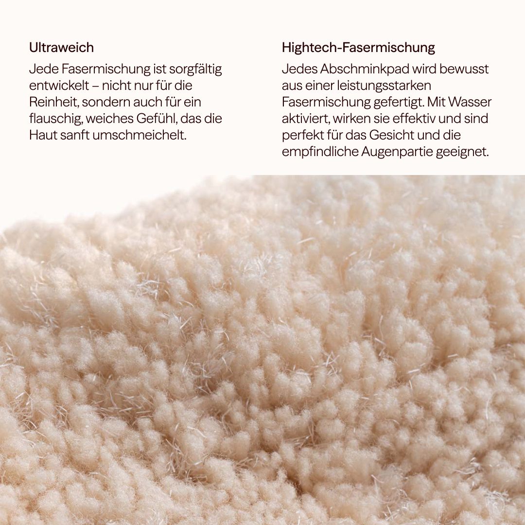 Primo piano di un dischetto struccante color crema. La superficie è soffice e morbida. Testo: Ultra morbido, miscela di fibre high-tech.
