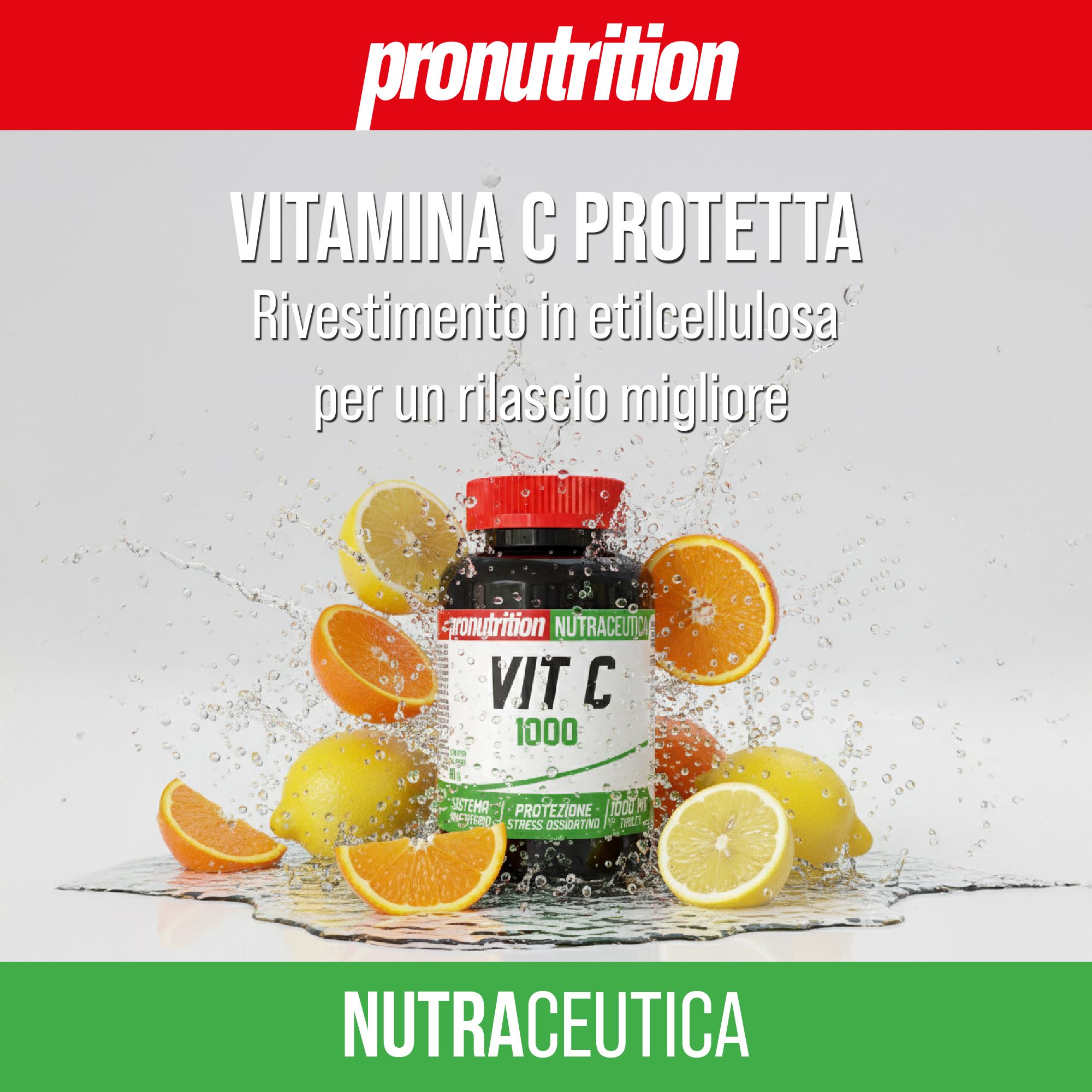 Flacone nero con tappo rosso. Scritta Vit C 1000. Limoni e arance circondano il flacone. Spruzzi d'acqua.