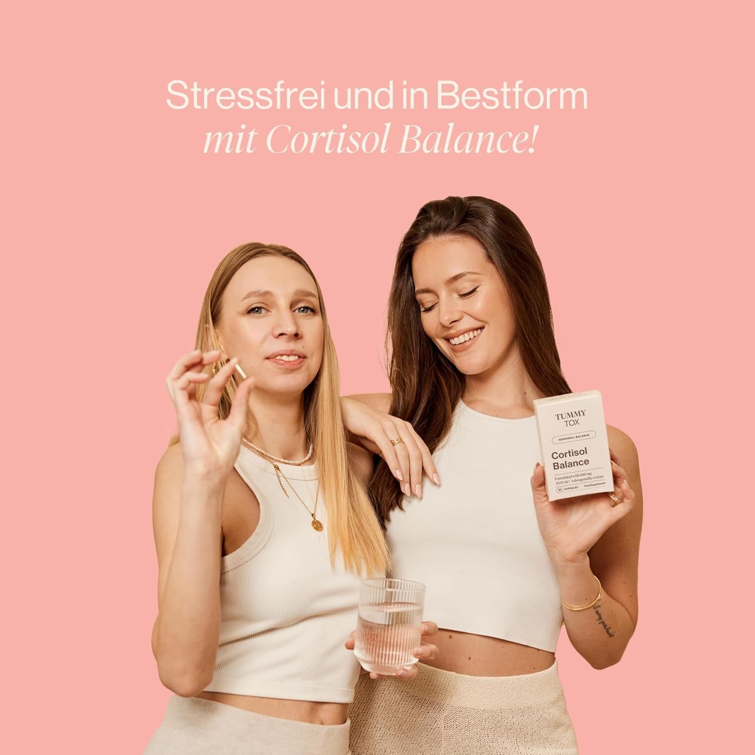 Due donne con una capsula e una confezione. Testo: Senza stress e in forma con Cortisol Balance!