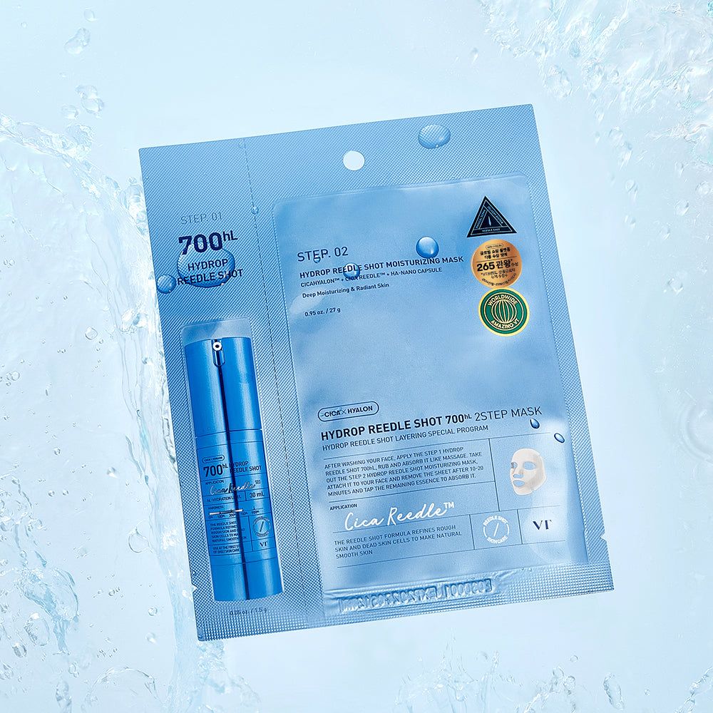 Confezione di maschera in tessuto a due fasi con un erogatore blu e una maschera, circondata da gocce d'acqua.
