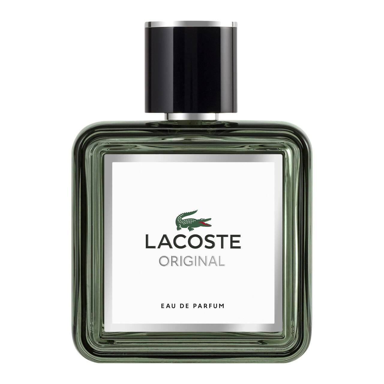 Flacone quadrato con tappo nero. Etichetta bianca con logo e testo. Cornice verde. Scritta: Lacoste Original Eau de Parfum.