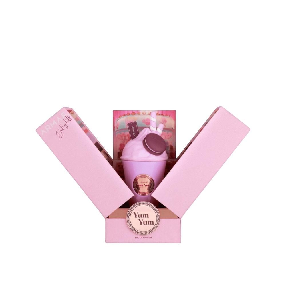 Prodotto in confezione regalo rosa. Flacone a forma di milkshake con decorazioni. Scritta: Armaf Delights Yum Yum.