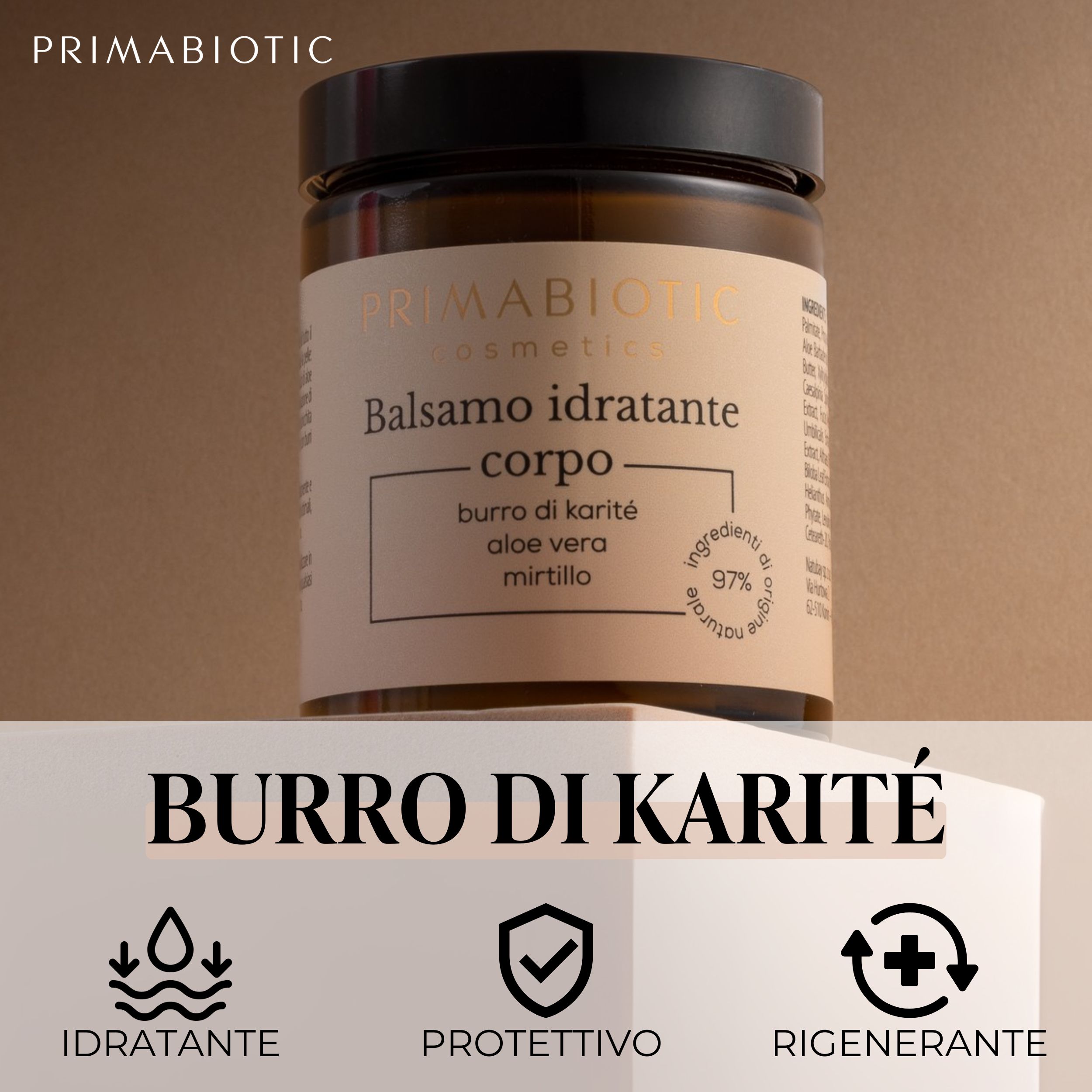 Vaso in vetro marrone con coperchio nero. L'etichetta recita: Balsamo idratante corpo, Primabiotic Cosmetics. 97% ingredienti di origine naturale.