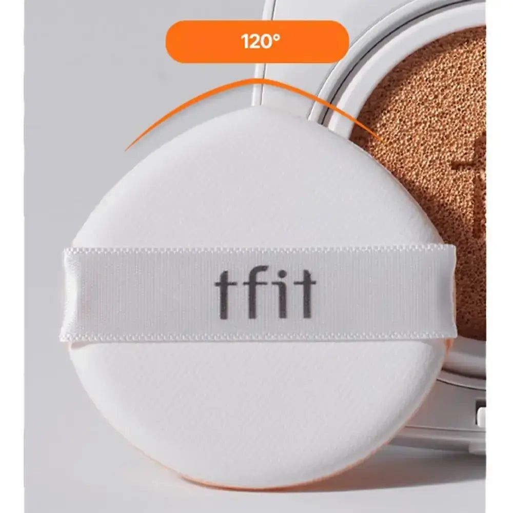 Spugna bianca con fascia. Fascia con scritta 'tfit'. La spugna è rotonda e appoggiata su un contenitore cushion aperto.